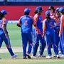 Women's T20 World Cup Points Table: వుమెన్స్ టీ20 వరల్డ్ కప్ 2024లో భాగంగా ఆదివారం (అక్టోబర్ 6) పాకిస్థాన్ తో జరిగిన మ్యాచ్ లో గెలిచిన ఇండియన్ టీమ్ గ్రూప్ ఎలో 4వ స్థానంలో ఉంది. ఇండియా చేతుల్లో ఓడినా పాక్ టీమ్ మాత్రం మెరుగైన నెట్ రన్రేట్ తో మూడో స్థానంలో కొనసాగుతోంది. తొలి రెండు స్థానాల్లో న్యూజిలాండ్, ఆస్ట్రేలియా ఉన్నాయి. భారత్ సెమీస్ చేరాలంటే మాత్రం మిగిలిన రెండు మ్యాచ్ లలో కచ్చితంగా గెలవాలి. అందులో డిఫెండింగ్ ఛాంపియన్ ఆస్ట్రేలియా కూడా ఓ మ్యాచ్ లో ప్రత్యర్థిగా ఉంది. <p>Women's T20 World Cup Points Table: వుమెన్స్ టీ20 వరల్డ్ కప్ 2024లో భాగంగా ఆదివారం (అక్టోబర్ 6) పాకిస్థాన్ తో జరిగిన మ్యాచ్ లో గెలిచిన ఇండియన్ టీమ్ గ్రూప్ ఎలో 4వ స్థానంలో ఉంది. ఇండియా చేతుల్లో ఓడినా పాక్ టీమ్ మాత్రం మెరుగైన నెట్ రన్రేట్ తో మూడో స్థానంలో కొనసాగుతోంది. తొలి రెండు స్థానాల్లో న్యూజిలాండ్, ఆస్ట్రేలియా ఉన్నాయి. భారత్ సెమీస్ చేరాలంటే మాత్రం మిగిలిన రెండు మ్యాచ్ లలో కచ్చితంగా గెలవాలి. అందులో డిఫెండింగ్ ఛాంపియన్ ఆస్ట్రేలియా కూడా ఓ మ్యాచ్ లో ప్రత్యర్థిగా ఉంది.</p>