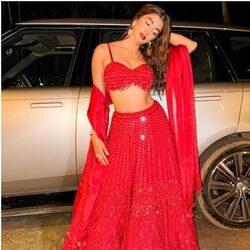 <p>Celebrities in Red: ఒకప్పుడు టాలీవుడ్ ను ఏలిన పూాజా హెగ్డే ఇలా రెడ్ కలర్ లెహెంగాలో మెరిసిపోయింది. కాలేజ్ గాళ్స్ కి సరిగ్గా సరిపోయే స్టైల్ ఇది.</p>