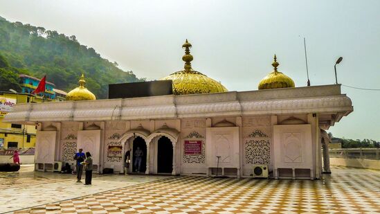 ఈ జ్వాలాముఖి ఆలయాన్ని సందర్శించేందుకు యేటా లక్షలాది మంది ప్రజలు, విదేశాలు హిమాచల్ ప్రదేశ్కి వెళుతుంటారు. ఈ జ్వాలాముఖి ఆలయాన్ని సందర్శించేందుకు యేటా లక్షలాది మంది ప్రజలు, విదేశాలు హిమాచల్ ప్రదేశ్కి వెళుతుంటారు.