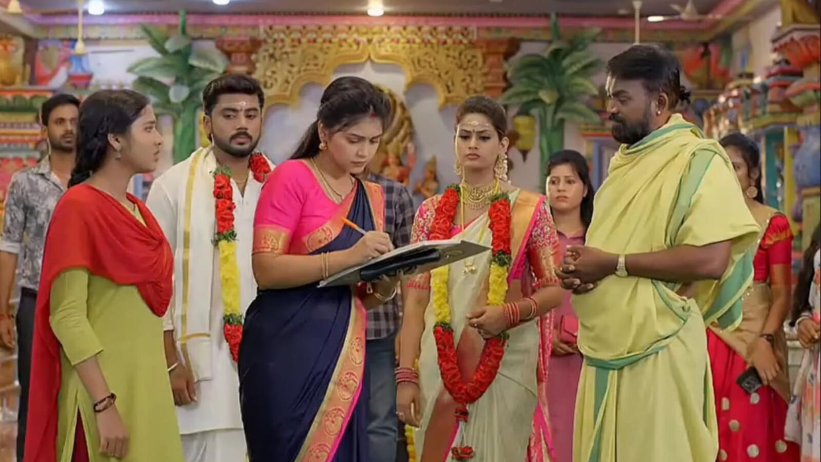 Gundeninda Gudigantalu Today Episode: రవి పెళ్లికి సాక్షి సంతకం పెట్టిన మీనా.. రచ్చ రచ్చ చేసిన సురేంద్ర.. సత్యం అరెస్ట్