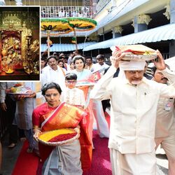 <p>సీఎం చంద్రబాబు కుటుంబ సమేతంగా ఇంద్రకీలాద్రిపై అమ్మవారికి పట్టువస్త్రాలు సమర్పించారు. మూలా నక్షత్రం సందర్భంగా అమ్మవారిని కుటుంబ సమేతంగా సీఎం చంద్రబాబు దర్శించారు. అర్చకులు సీఎం చంద్రబాబు కుటుంబానికి వేద ఆశీర్వచనం అందించిన, అమ్మవారి చిత్ర పటాలు, తీర్థప్రసాదాలు అందజేశారు.&nbsp;</p>