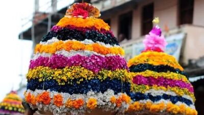 సద్దుల బతుకమ్మ శుభాకాంక్షలు సద్దుల బతుకమ్మ శుభాకాంక్షలు