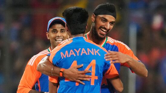 Team India Schedule: ఇక ఇండియా, బంగ్లాదేశ్ టీ20 మ్యాచ్ స్పోర్ట్స్ 18 నెట్‌వర్క్ ద్వారా టీవీలో చూడొచ్చు. ఆన్‌లైన్లో అయితే జియో సినిమాలో ఫ్రీగా ఈ మ్యాచ్ చూసే అవకాశం ఉంది.