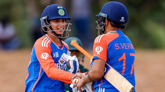 Team India Schedule: మహిళల టీ20 వరల్డ్ కప్ లో భాగంగా ఇండియా, శ్రీలంక మ్యాచ్ లైవ్ టెలికాస్ట్ స్టార్ స్పోర్ట్స్ నెట్ వర్క్ లో ఉంటుంది. ఇక ఆన్‌లైన్లో అయితే డిస్నీ ప్లస్ హాట్‌స్టార్ లో లైవ్ స్ట్రీమింగ్ చూడొచ్చు.