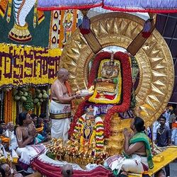<p>తిరుమల శ్రీవారి సాలకట్ల బ్రహ్మోత్సవాల్లో 7వ రోజు గురువారం ఉదయం 8 గంటలకు స్వామివారు బద్రి నారాయణుడి అలంకారంలో సూర్యప్రభ వాహనంపై భక్తులకు దర్శనమిచ్చారు.</p>