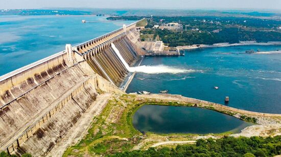 ప్రతి శనివారం, ఆదివారం ఉదయం 7.30 గంటలకు హైద‌రాబాద్ లోని పర్యాటక భవన్ నుంచి బస్సు బయల్దేరుతుంది. ఇదే బస్సు 8 గంటలకు బషీర్ బాగ్ కు చేరుకుంటుంది. ఉదయం 11:30 గంటలకి నాగార్జున సాగర్‌కు చేరుకుంటారు. ఉదయం 11:40 గంట‌ల‌కు అంతర్జాతీయ స్థాయిలో అభివృద్ధి చేసిన బుద్దవనం ప్రాజెక్ట్ ను సందర్శిస్తారు. త‌ర్వాత‌ లంచ్ బ్రేక్ ఉంటుంది. ఆ తర్వాత నాగార్జునకొండ కు లాంచీలో ప్రయాణం ఉంటుంది. అక్క‌డ నాగార్జున సాగర్ మ్యూజియం, నాగార్జునకొండ సందర్శిస్తారు. సాయంత్రం 4 గంటలకు నాగార్జున సాగర్ డ్యామ్ ను సంద‌ర్శ‌ిస్తారు. ప్రస్తుతం ప్రాజెక్ట్ అంతా కూడా నిండిపోయి ఉంది.