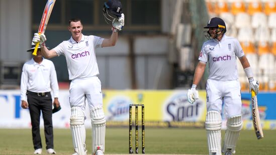 Pakistan vs England 1st Test: &nbsp;ముల్తాన్ టెస్టులో హ్యారీ బ్రూక్ ఆకాశమే హద్దుగా చెలరేగాడు. టెస్టుల్లో తొలి ట్రిపుల్ సెంచరీ చేశాడు. 2019లో పాకిస్థాన్ పైనే డేవిడ్ వార్నర్ ట్రిపుల్ సెంచరీ చేసిన తర్వాత మళ్లీ ఐదేళ్లకు టెస్టు క్రికెట్ లో మరో ట్రిపుల్ నమోదు చేసిన ఘనత బ్రూక్ కు దక్కింది.&nbsp;