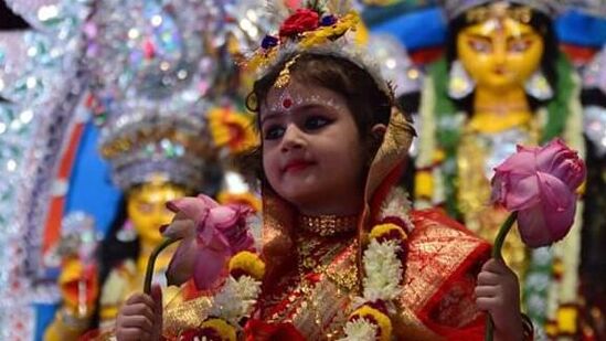 నవరాత్రుల పండుగ తొమ్మిది రోజుల పాటు ఉంటాయి. ఇక్కడ దుర్గామాతను&nbsp;9&nbsp;విభిన్న రూపాలలో పూజిస్తారు. నవరాత్రల్లో చివరి రోజు నవమి నాడు చిన్నపిల్లలను దేవతలుగా పూజిస్తే మంచిది. దీన్నే కన్యా పూజా లేదా కొంజాక్ అని కూడా అంటారు.