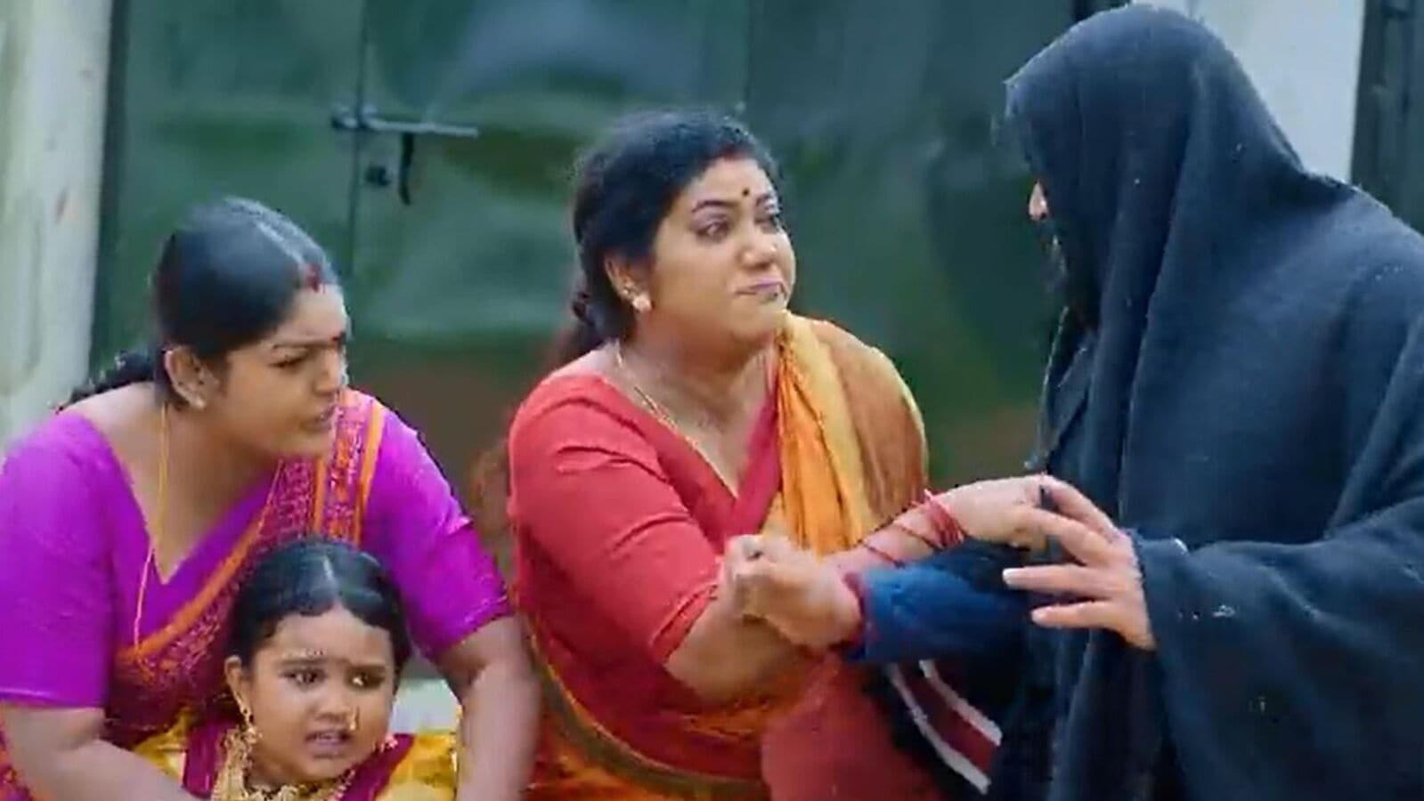 Karthika deepam october 11th episode: ప్రమాదం నుంచి శౌర్యను కాపాడుకున్న వంటలక్క- దీప మెడలో తాళి తెంచేసిన నరసింహ