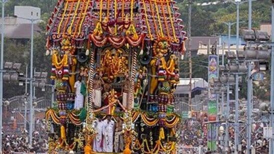 రథోత్సవంలో ముఖ్యంగా కలిగే తత్త్వజ్ఞానమిదే. భక్తులు రథాన్ని లాగుతారు, కానీ, అన్నమయ్య సకలజీవులలో అంతర్యామిగా ఉన్న పరమాత్మ తనరథాన్ని తానే లాగుతున్నాడని అనడం సముచితం, ఈ వేడుకలో భక్తులు భారీగా పాల్గొన్నారు.