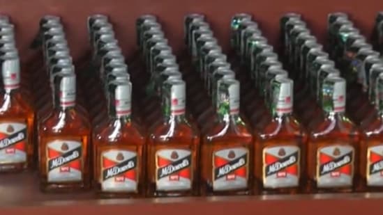 AP Liquor Shops Lottery : ఏపీలో లిక్కర్ క్వీన్స్- 345 షాపులు దక్కించుకున్న మహిళలు