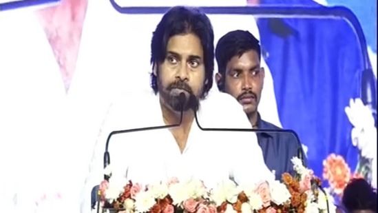 సినిమాలు చూడాలంటే ముందు జనం &nbsp;దగ్గర సంపాదన ఉండాలి అని, అది సృష్టించడం కోసం కూటమి ప్రభుత్వం పనిచేస్తుందని పవన్ కల్యాణ్ అన్నారు. కృష్ణా జిల్లా కంకిపాడులో నిర్వహించిన పల్లె పండుగ వారోత్సవాల ప్రారంభోత్సవంలో పవన్ పాల్గొన్నారు. పలు ప్రాజెక్టులకు శ్రీకారం చుట్టారు.&nbsp;