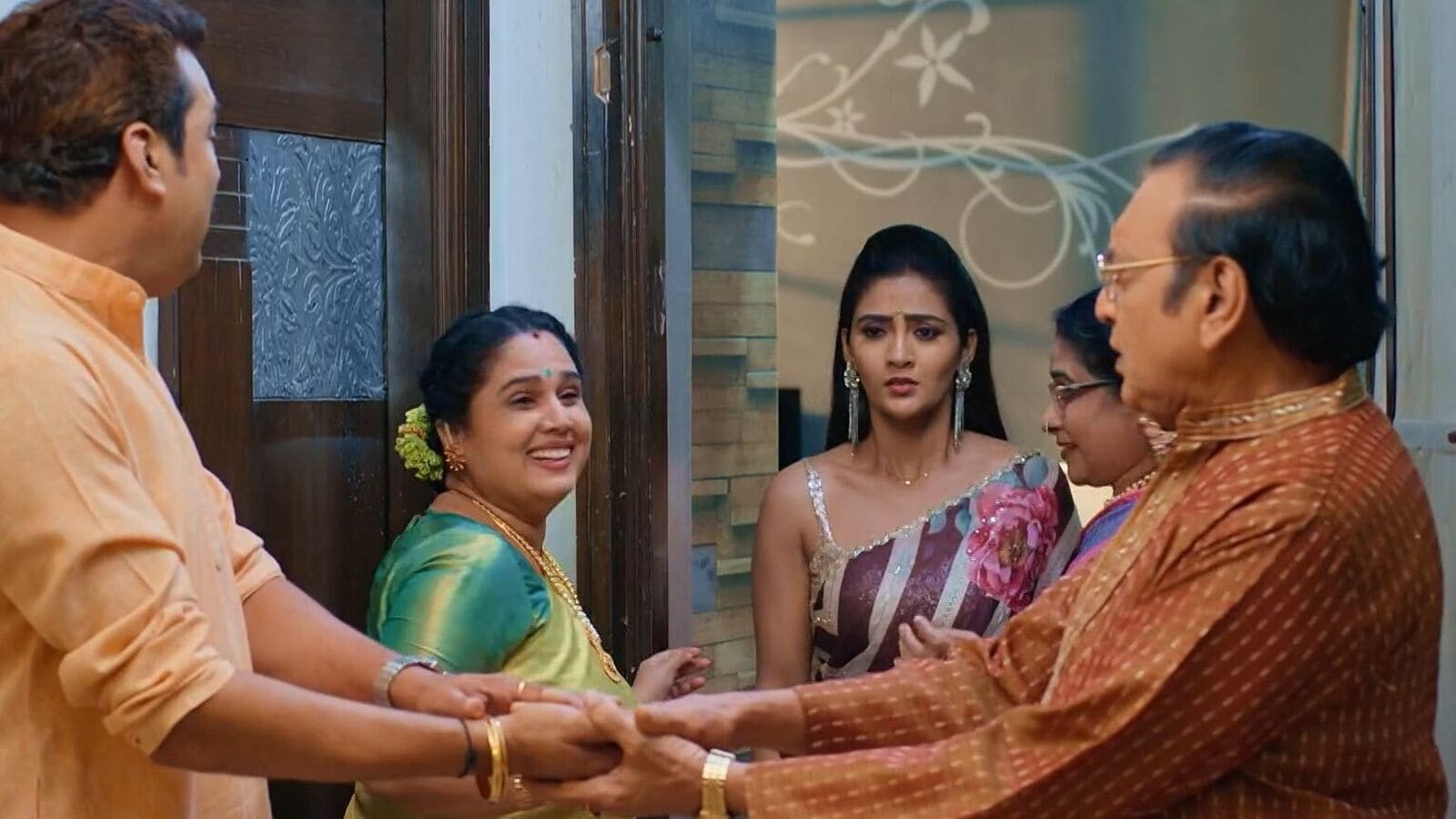 Karthika deepam october 15th episode: ఊహించని మలుపు- కార్తీక్ ని నాన్నగా ఉండమన్న శౌర్య- జ్యోత్స్న సూసైడ్ ప్లాన్ సక్సెస్