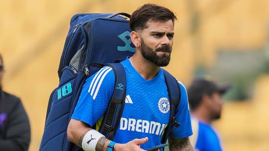 Ind vs NZ 1st Test: టీమిండియా స్టార్ బ్యాటర్ విరాట్ కోహ్లి టెస్టుల్లో మరో రెండు రికార్డులపై కన్నేశాడు. ఈ మధ్యే బంగ్లాదేశ్ తో సిరీస్ లో అత్యంత వేగంగా అంతర్జాతీయ క్రికెట్ లో 27 వేల పరుగుల మైలురాయి అందుకున్న విరాట్.. ఇప్పుడు న్యూజిలాండ్ తో జరగబోయే మూడు టెస్టుల సిరీస్ లో మరో రెండు రికార్డులపై కన్నేశాడు.