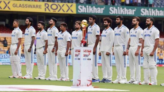 Ind vs NZ 1st Test Day 2: ఈ మ్యాచ్ కు ముగ్గురు స్పిన్నర్లతో బరిలోకి దిగారు. ఇలాంటి పిచ్ పై ఇరగదీసే అవకాశం ఉన్నా.. ఆకాశ్ దీప్ ను పక్కన పెట్టడం కూడా హెడ్ కోచ్, కెప్టెన్ల తప్పిదాన్ని సూచిస్తోంది. న్యూజిలాండ్ పేస్ బౌలర్లు చెలరేగిన తీరే దీనికి నిదర్శనం.