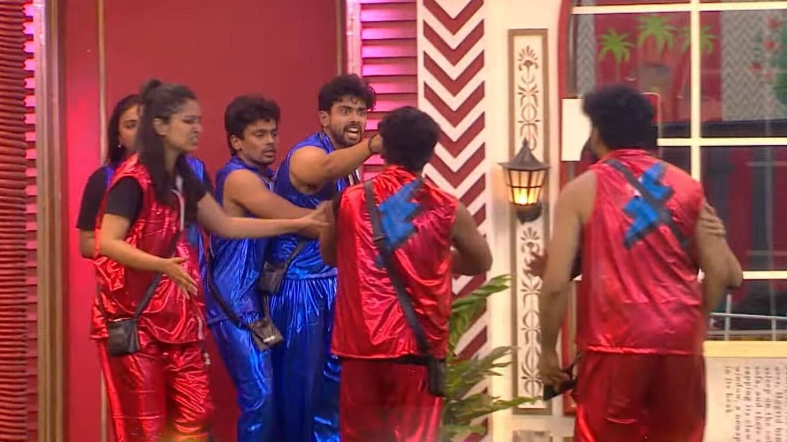 Bigg Boss Telugu 8: గౌతమ్ గొంతు పట్టుకుని లాగేసిన నిఖిల్.. డాక్టర్ బాబు వర్సెస్ యాక్టర్ బాబు ఫైట్.. అమ్మతోడు అంటూ ఒట్టు!