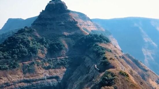 భారతదేశంలో అత్యంత ప్రమాదకరమైన రైల్‌ లైన్ "ది మాథెరన్ హిల్ రైల్వేస్". మాథేరన్ హిల్ రైల్వే మహారాష్ట్రలో ఉంది.&nbsp;