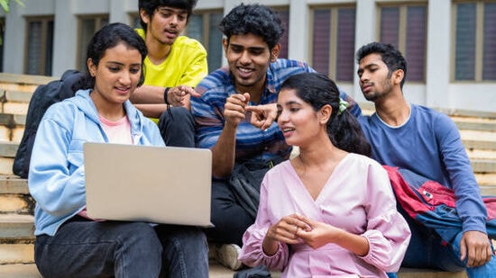 మరోవైపు ఏపీలో మెగా డీఎస్సీ-2024 నోటిఫికేషన్‌ విడుదలకు ముహూర్తం ఖరారైంది. నవంబర్‌ 3న డీఎస్సీ నోటిఫికేషన్‌ విడుదల చేయనున్నట్లు తెలుస్తోంది. మొత్తం 16,347 టీచర్ పోస్టులకు నవంబర్ 3వ తేదీన డీఎస్సీ నోటిఫికేషన్ విడుదల చేయనున్నారు. టెట్ ఫలితాల తర్వాత అధికారికంగా ప్రకటన విడుదల కానుంది.&nbsp;