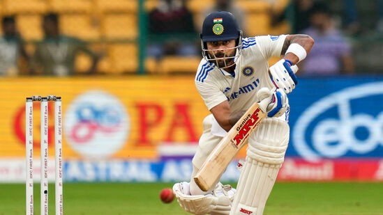 Ind vs NZ 1st Test Day 3: విరాట్ కోహ్లి, సర్ఫరాజ్ ఖాన్ హాఫ్ సెంచరీలతో మూడో వికెట్ కు 136 పరుగులు జోడించి టీమ్ ను ఆదుకున్నారు. అయితే చివర్లో కోహ్లి 70 రన్స్ చేసి ఔటవడంతో మరోసారి ఇండియన్ టీమ్ కష్టాల్లో పడింది.