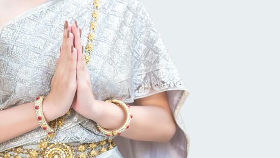 ఇక విశాఖపట్నంలోనూ ఇవే రేట్లు కొనసాగుతున్నాయి. 10గ్రాముల 22 క్యారెట్ల గోల్డ్ ధర రూ. 71,610గాను, 24 క్యారెట్ల పసిడి ధర రూ. 78,120గాను ఉంది. 100 గ్రాముల సిల్వర్ రేటు రూ. 1,031 ఉంది. ఇక విశాఖపట్నంలోనూ ఇవే రేట్లు కొనసాగుతున్నాయి. 10గ్రాముల 22 క్యారెట్ల గోల్డ్ ధర రూ. 71,610గాను, 24 క్యారెట్ల పసిడి ధర రూ. 78,120గాను ఉంది. 100 గ్రాముల సిల్వర్ రేటు రూ. 1,031 ఉంది.