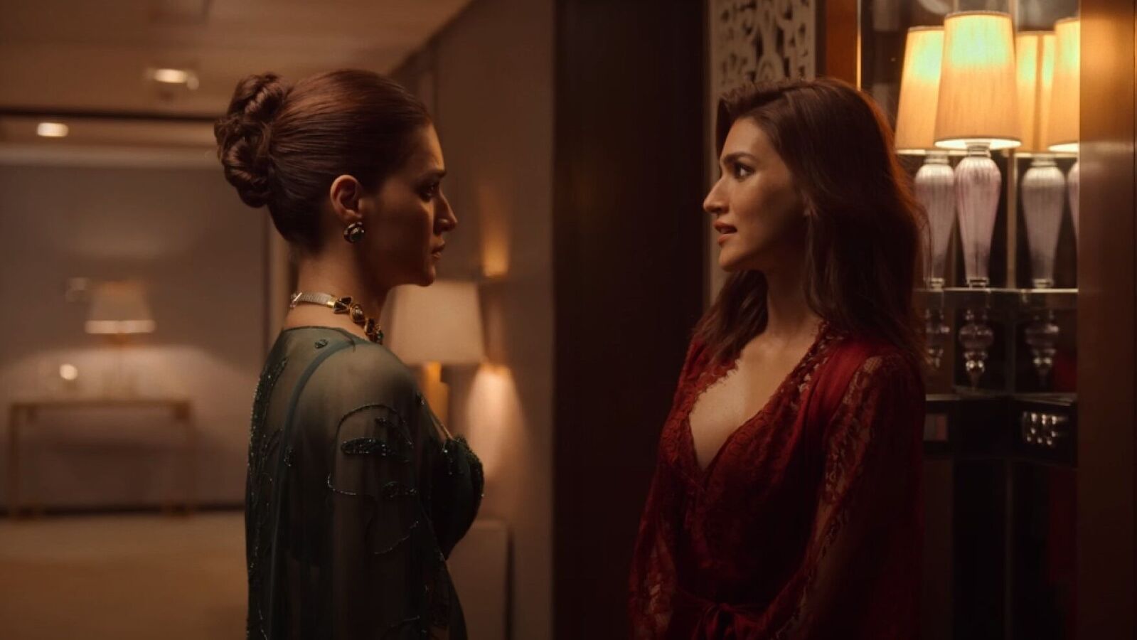 OTT Thriller Movie: కృతి డ్యుయల్ రోల్.. పోలీస్‍గా కాజోల్.. ఈ వారమే ఓటీటీలోకి నయా థ్రిల్లర్ మూవీ.. ఎక్కడ చూడొచ్చు?