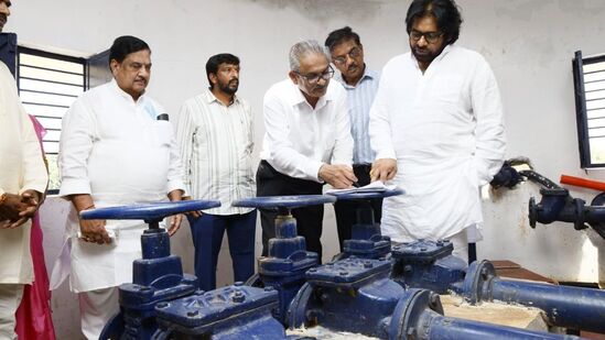 కేంద్ర ప్రభుత్వం పంచాయతీ, జల్ జీవన్ మిషన్ కోసం నిధులు ఇవ్వడంలో ఎలాంటి ఇబ్బంది లేదని పవన్ కల్యాణ్ తెలిపారు. త్వరలో మరో రూ.650 కోట్లు గ్రామీణ నీటి సరఫరా కోసం కేంద్ర నిధులు రానున్నాయన్నారు. వాటిని కూడా నీటి సరఫరా మెరుగుపరిచేందుకు, రక్షిత మంచినీరు అందించేందుకు వినియోగించనున్నామని తెలిపారు.&nbsp;