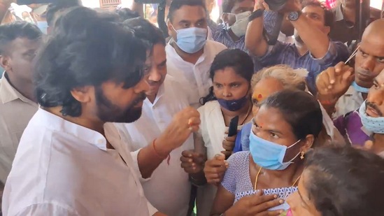 "బహిరంగ మలవిసర్జన కారణంగా నీటిని కలుషితం చేస్తున్నారు. దీని వలన మీ ప్రాణాలే కాకుండా ప్రజల ప్రాణాలు ప్రమాదంలోకి నెడుతున్నారు. కచ్చితంగా ప్రతీ ఒక్కరూ బాధ్యతగా అవగాహన కల్పించాలి. అధికారులు, పంచాయతీ సర్పంచ్ లు బాధ్యత తీసుకోవాలి" - డిప్యూటీ సీఎం పవన్ కల్యాణ్&nbsp;