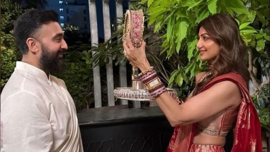 Bollywood Karwa Chauth: శిల్పా శెట్టి, రాజ్ కుంద్రా జంట ఇలా..