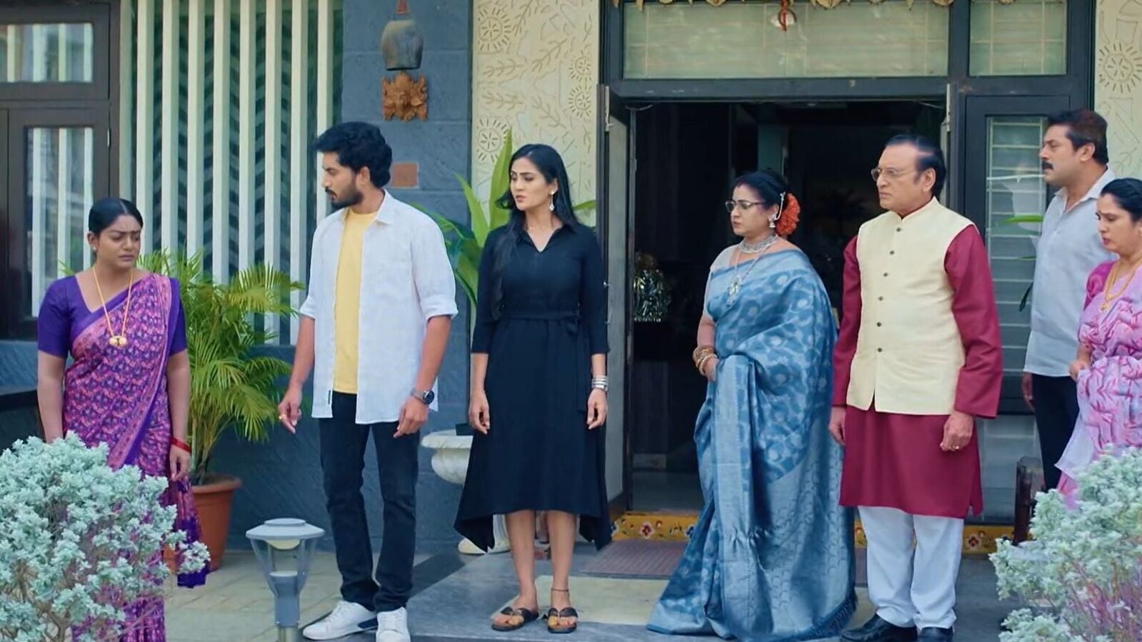 Karthika deepam october 22nd episode: దీప నా భార్య ఏమైనా అంటే ఊరుకునేది లేదంటూ అందరికీ గట్టి వార్నింగ్ ఇచ్చిన కార్తీక్