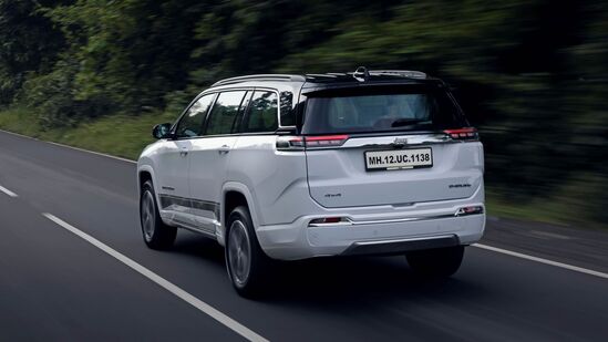 2025 జీప్ మెరిడియన్ 3,750 rpm వద్ద 168 bhp, 1,750-2,500 rpm మధ్య గరిష్టంగా 350 Nm టార్క్ ఉత్పత్తి చేసే 2.0-లీటర్ టర్బోచార్జ్డ్ డీజిల్ ఇంజన్ ద్వారా శక్తిని పొందుతుంది.