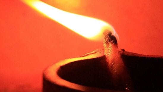 అక్టోబరు 31న లక్ష్మీపూజ చేయడానికి అనుకూలమైన సమయం సాయంత్రం 05:36 నుండి రాత్రి 08:11 వరకు. మీరు నిషిత సమయంలో పూజ చేయాలనుకుంటే 11:39 నుండి 12:31 వరకు ఉంటాయి. అక్టోబరు 31న లక్ష్మీపూజ చేయడానికి అనుకూలమైన సమయం సాయంత్రం 05:36 నుండి రాత్రి 08:11 వరకు. మీరు నిషిత సమయంలో పూజ చేయాలనుకుంటే 11:39 నుండి 12:31 వరకు ఉంటాయి.