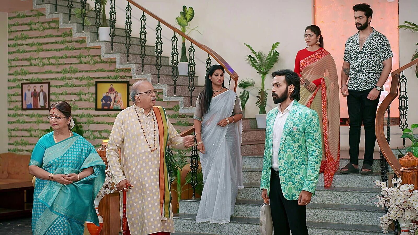 Brahmamudi October 23rd Episode: కావ్య‌ను బాస్‌గా ఒప్పుకోని రాజ్ -ఆఫీస్‌లో ర‌చ్చ -అనామిక మ‌నిషికి క‌ళావ‌తి వెరైటీ శిక్ష