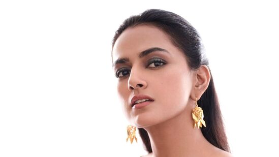 ప్ర‌స్తుతం విశ్వ‌క్‌సేన్ మెకానిక్ రాఖీలో ఓ హీరోయిన్‌గా శ్ర‌ద్ధా శ్రీనాథ్ క‌నిపిస్తోంది.&nbsp;