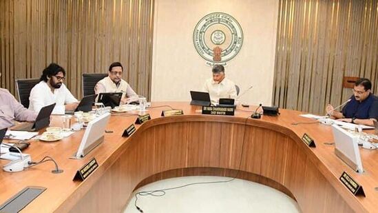 సొంత అవసరాలకు ఎడ్ల బండి, ట్రాక్టర్ల మీద ఇసుక తీసుకుని వెళ్లేందుకు కేబినెట్ ఆమోదం తెలిపింది. గత ప్రభుత్వంలో ఇసుక పాలసీలో అక్రమాలు జరిగాయని ఆరోపణలతో పారదర్శకంగా ఇసుక పాలసీ తీసుకొచ్చామని మంత్రులు తెలిపారు. 108 ఇసుక రీచ్‌లను గుర్తించామన్నారు. ఎడ్ల బండి, ట్రాక్టర్ల మీద ఎవరైనా ఇసుక ఉచితంగా తీసుకెళ్లొచ్చన్నారు. సొంతానికి కాకుండా అమ్మకానికి తీసుకెళ్లే వారిపై మానిటరింగ్ ఉంటుందన్నారు.&nbsp;