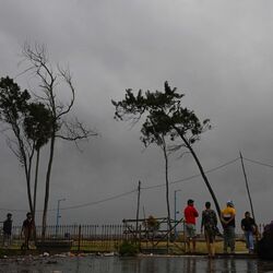 <p>ఒడిశాలో తుపాను ప్రభావిత ప్రాంతాల్లో ఉన్న లక్షా 70 వేల మందిని సురక్షిత ప్రాంతాలకు తరలించారు.</p>