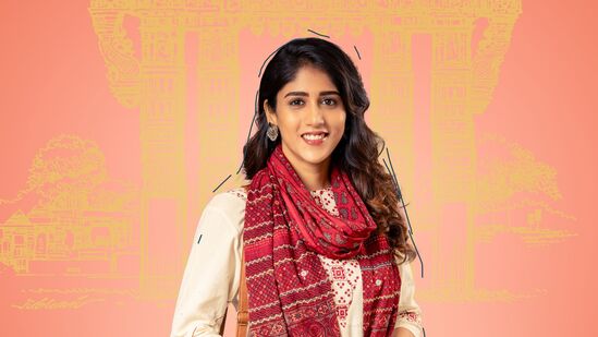 ఈ మూవీలో సాఫ్ట్‌వేర్ ప్రొఫెష‌న‌ల్స్ కాకుండా కేవ‌లం ప్ర‌భుత్వ ఉద్యోగి మాత్ర‌మే త‌న‌కు భ‌ర్త‌గా రావాల‌ని కోరుకునే అమ్మాయిగా డిఫ‌రెంట్ రోల్‌లో చాందిని చౌద‌రి న‌టిస్తోన్న‌ట్లు చెబుతోన్నారు.&nbsp;