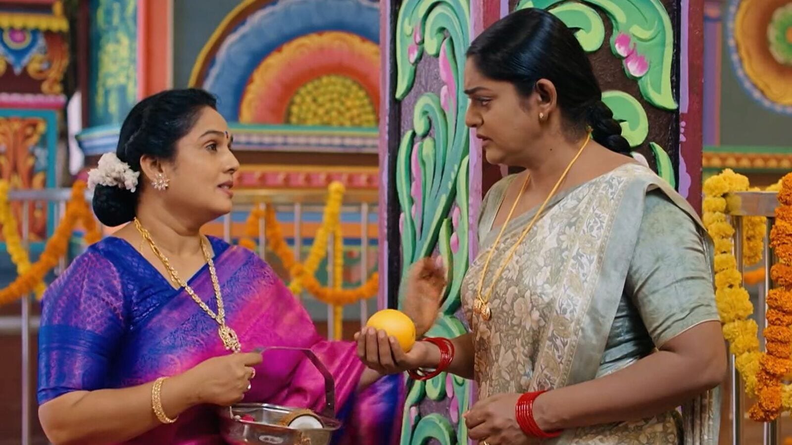 Karthika deepam october 26th episode: దీపతో మాట్లాడిన సుమిత్ర- సత్యనారాయణ వ్రతం ఆపేందుకు ప్లాన్ చేసిన వంటలక్క