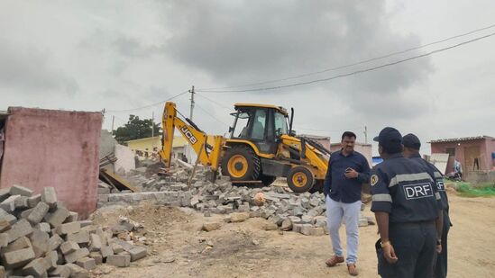 <p>&nbsp;హైడ్రా ఏర్పాటు చేసి నేటికి(అక్టోబర్ 26) వంద రోజులు అవుతోంది. ప్రభుత్వ ఆస్తులు, చెరువుల పరిరక్షణ కోసం జూలై 19న GO 99 ద్వారా హైడ్రాను ఏర్పాటు చేశారు.&nbsp;</p>