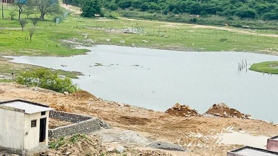 తాజా అధికారాల ప్రకారం… ప్రభుత్వ ఆస్తుల పరిరక్షణ కోసం ఇకపై హైడ్రా నోటిసులు జారీ చేయనుంది. వచ్చే అసెంబ్లీ సమావేశాల్లో జీహెచ్ఎంసీ చట్ట సవరణ బిల్లును ప్రవేశపెట్టే అవకాశం ఉంది. ఈ బిల్లుకు అసెంబ్లీ ఆమోదముద్ర వేస్తే… హైడ్రాకు సంపూర్ణ అధికారాలు దక్కుతాయి.&nbsp;