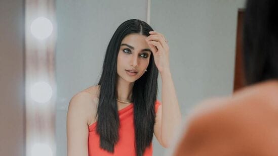 వరుణ్తేజ్ మట్కాతో పాటు విశ్వక్సేన్ మెకానిక్ రాఖీ సినిమాలు నవంబర్ 14న రిలీజ్ కాబోతున్నాయి. ఈ రెండు సినిమాల్లో మీనాక్షి చౌదరి హీరోయిన్గా నటిస్తోంది. వరుణ్తేజ్ మట్కాతో పాటు విశ్వక్సేన్ మెకానిక్ రాఖీ సినిమాలు నవంబర్ 14న రిలీజ్ కాబోతున్నాయి. ఈ రెండు సినిమాల్లో మీనాక్షి చౌదరి హీరోయిన్గా నటిస్తోంది. 