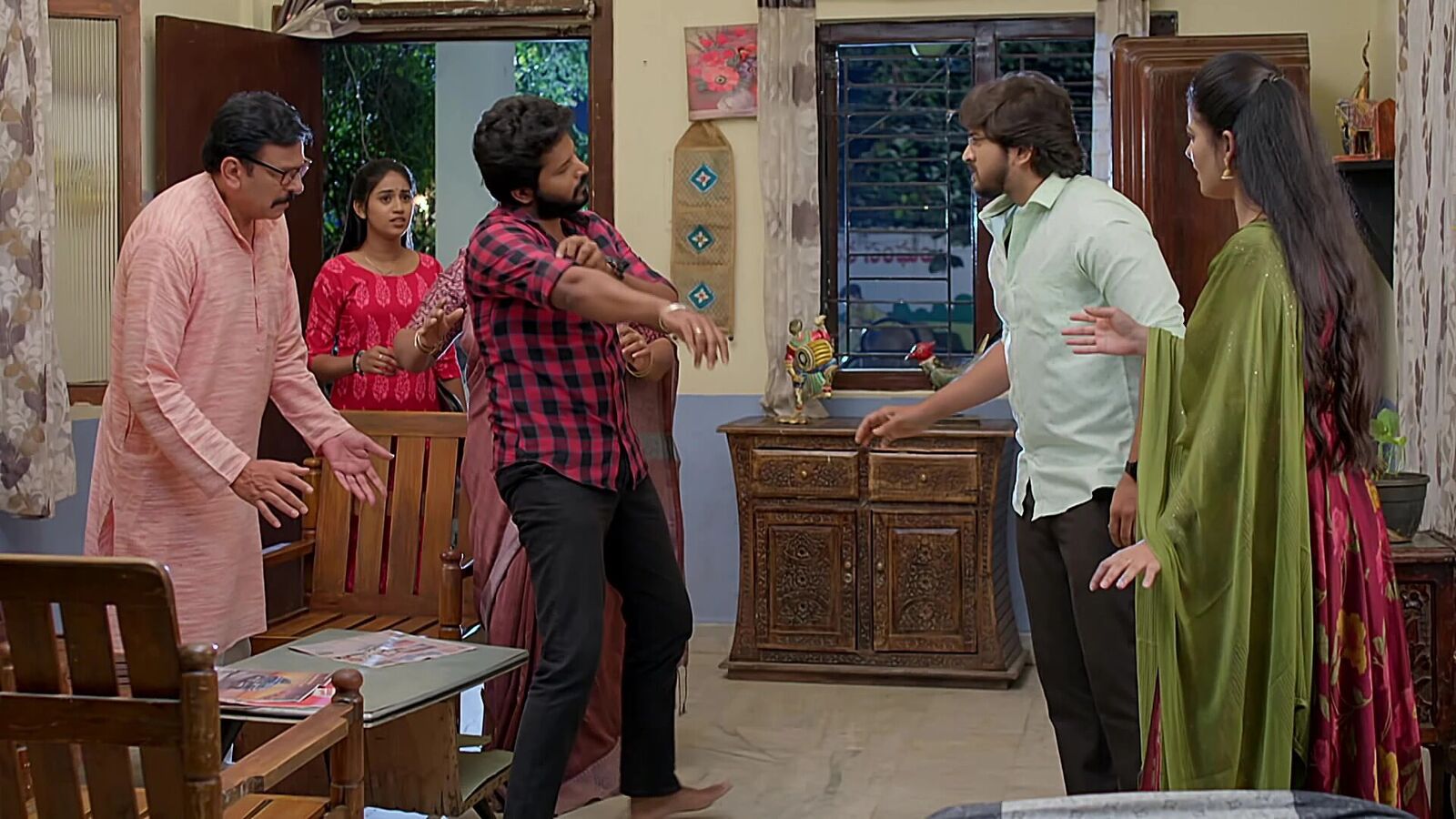 Gunde Ninda Gudi Gantalu: యాక్టింగ్‌లో భ‌ర్త‌ను మించిన మీనా - కొట్టుకున్న బాలు, మ‌నోజ్ - త‌గ్గేదేలే అన్న రోహిణి