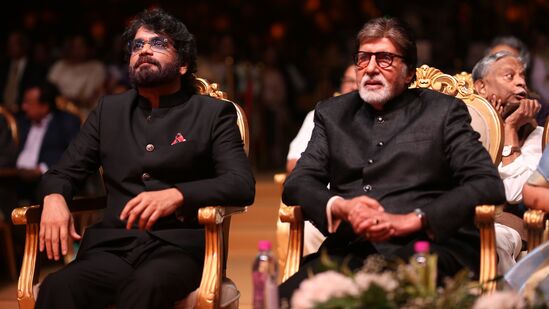 Chiranjeevi ANR Award: చిరంజీవికి అవార్డును అందజేయడం కోసం ముంబై నుంచి బాలీవుడ్ మెగాస్టార్ అమితాబ్ వచ్చాడు.