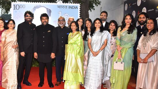 Chiranjeevi ANR Award: చిరంజీవి ఏఎన్నార్ అవార్డు అందుకున్న ఈ కార్యక్రమానికి ఈ మధ్యే నిశ్చితార్థం చేసుకున్న నాగ చైతన్య, శోభితా వచ్చారు. ఈ ఇద్దరూ ఎంగేజ్మెంట్ తర్వాత తొలిసారి ఇలా పబ్లిగ్గా కలిసి కనిపించారు.