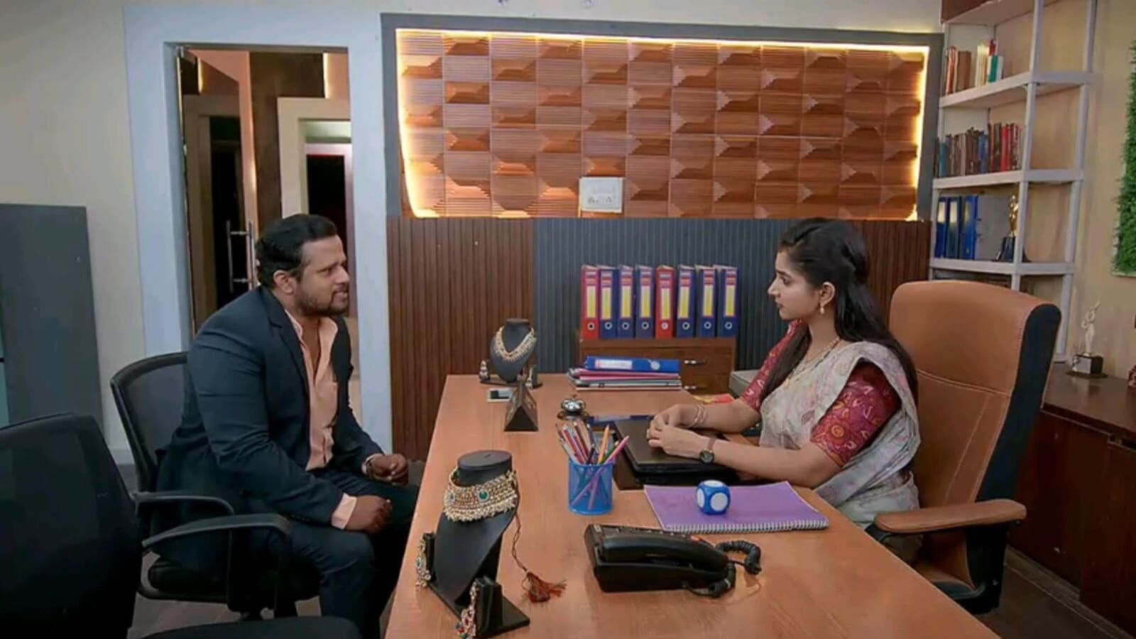 Brahmamudi October 29th Episode: బ్రహ్మముడి- రాజ్‌కు తగిలిన శాపం- నష్టాల కంపెనీతో కావ్య డీల్- రుద్రాణి పొగరు దించాలంటూ!