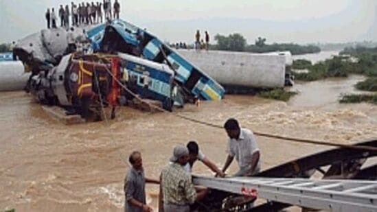 Delta Express Accident 2005 : ‘డెల్టా’ ప్రమాదానికి 19 ఏళ్లు-200 ప్రాణాలను నీటిలో కలిపేసిన ట్రైన్ యాక్సిడెంట్