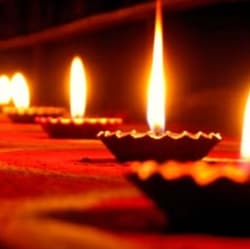 <p>అక్టోబర్ 31, 2024… దీపావళి పండుగ. అలాగే ఈ ఏడాది దీపావళికి నవపంచం రాజయోగం, గురు శుక్రుడు కలిసి పనిచేయడం, సమసప్తక్ రాజయోగం, కుంభరాశిలో శని యోగం, &nbsp;శశ్&nbsp;రాజయోగం, లక్ష్మీయోగం ఏర్పడుతున్నాయి. ఈ పవిత్రమైన రాజ యోగం&nbsp;5 రాశుల వారికి లక్ష్మీ దేవి ప్రత్యేక ఆశీర్వాదాలను అందిస్తుంది.</p>