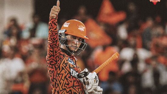 Sunrisers Hyderabad: మరో యువ ఓపెనర్ అభిషేక్ శర్మను కూడా రూ.14 కోట్లకే రిటెయిన్ చేసుకుంది.