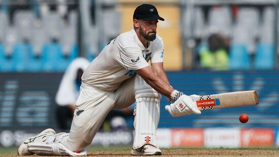 Ind vs NZ 3rd Test Day 1: మరో సీనియర్ న్యూజిలాండ్ బ్యాటర్ డారిల్ మిచెల్ 82 పరుగులతో అత్యధిక స్కోరర్ గా నిలిచాడు. ఈ ఇద్దరూ హాఫ్ సెంచరీలు చేయడంతో న్యూజిలాండ్ 235 పరుగులైనా చేయగలిగింది.