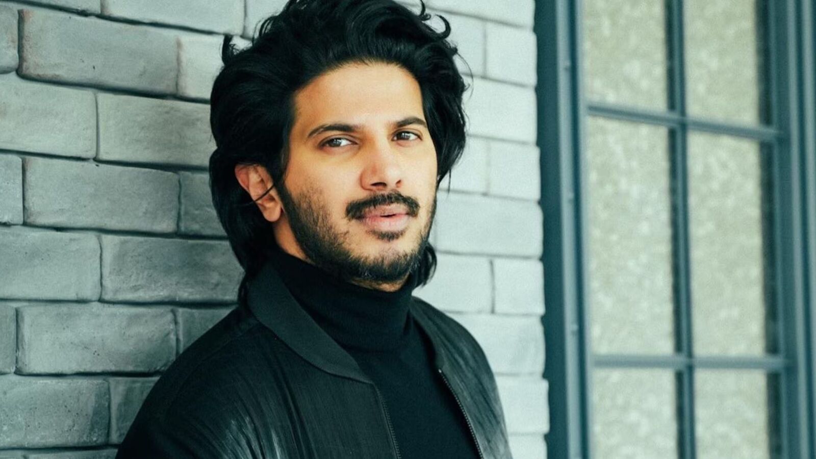 Dulquer Salmaan: కాళ్లు పట్టుకోడానికి వెనుకాడలేదు.. స్టార్ హీరో దుల్కర్ సల్మాన్‌పై డైరెక్టర్ కామెంట్స్