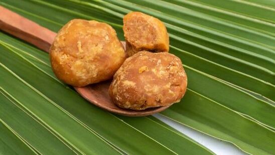 Jaggery: కాలుష్యం నుంచి ఊపిరితిత్తులను బెల్లం కాపాడగలదా? ప్రయోజనాలు ఇవే